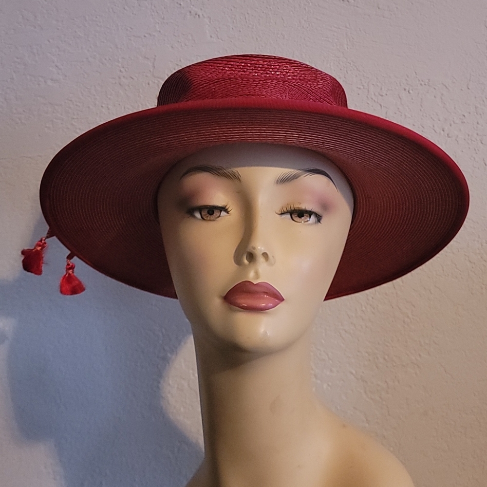 Sally Vielor classic Red Hat